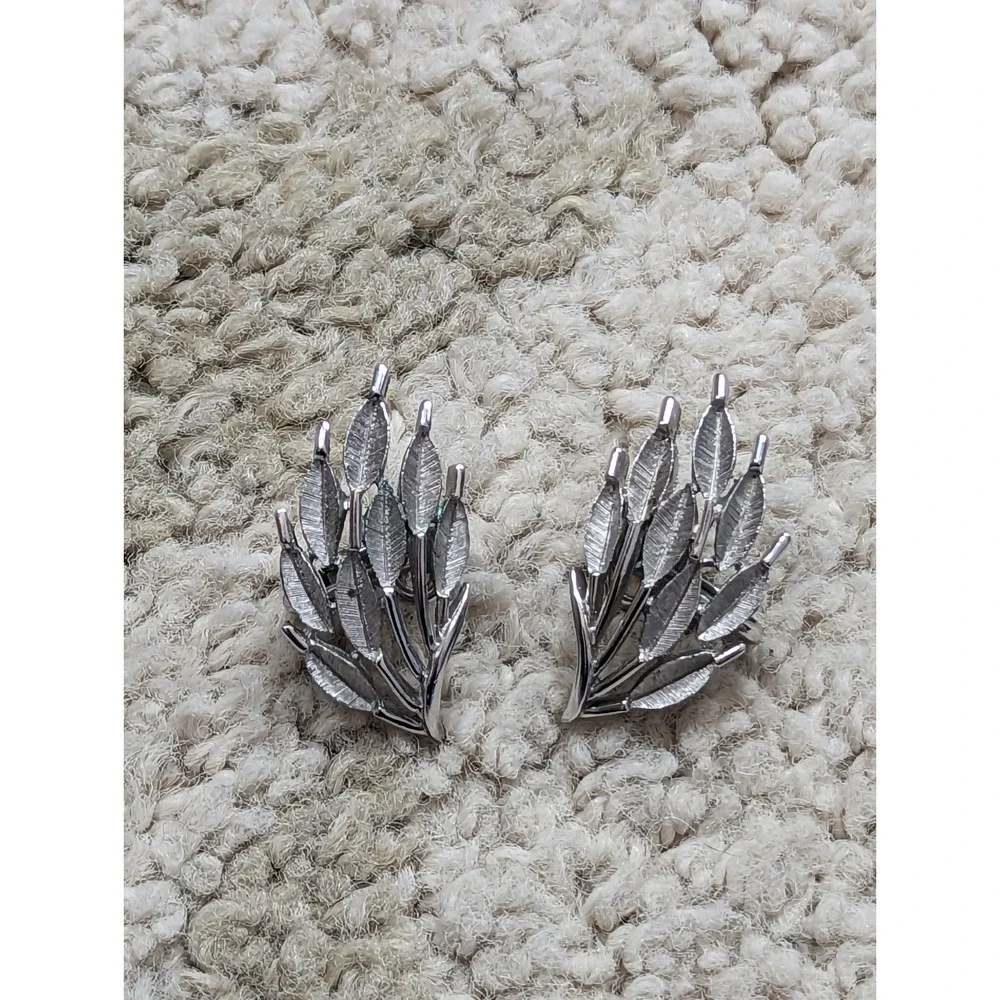 Vtg Trifari Leaf Earrings Silver Tone‎ Clip On Art Deco Style Retro Vintage